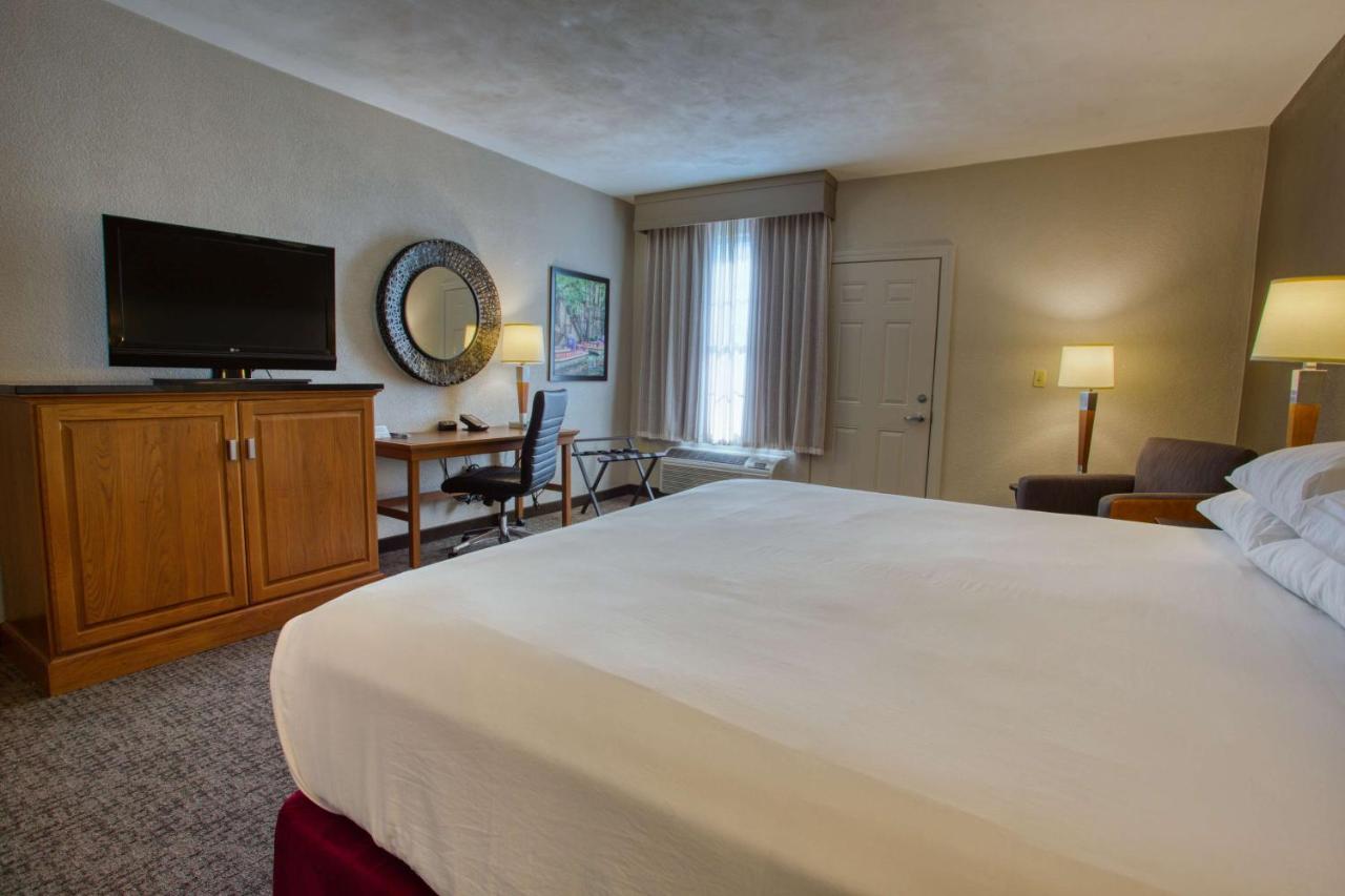 | Drury Inn & Suites San Antonio Near La Cantera