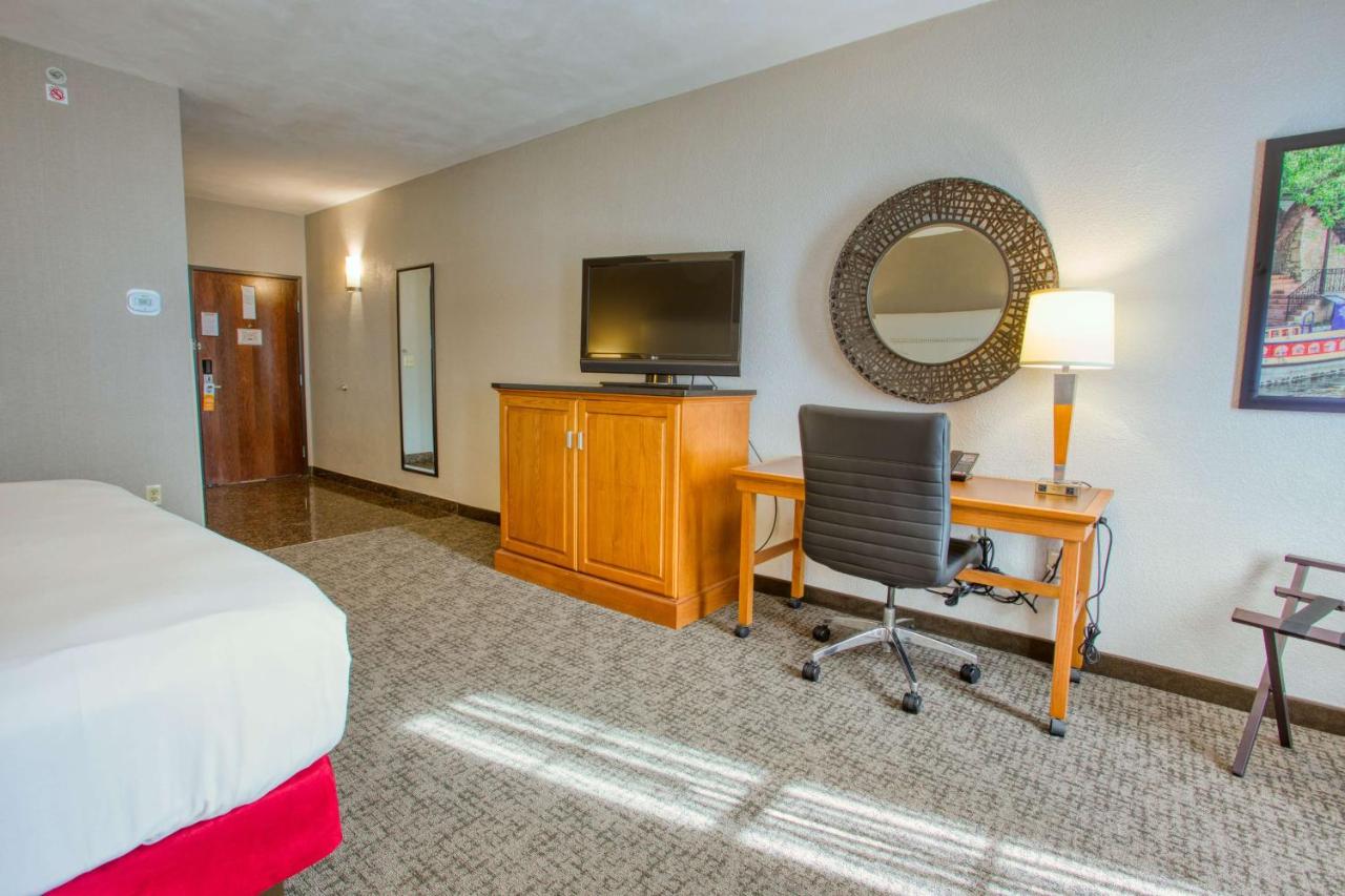 | Drury Inn & Suites San Antonio Near La Cantera