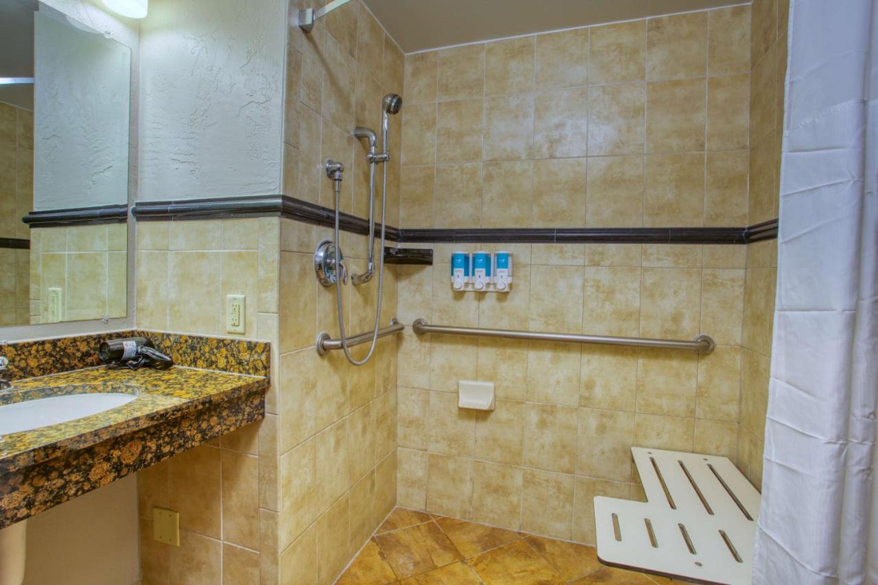 | Drury Inn & Suites San Antonio Near La Cantera