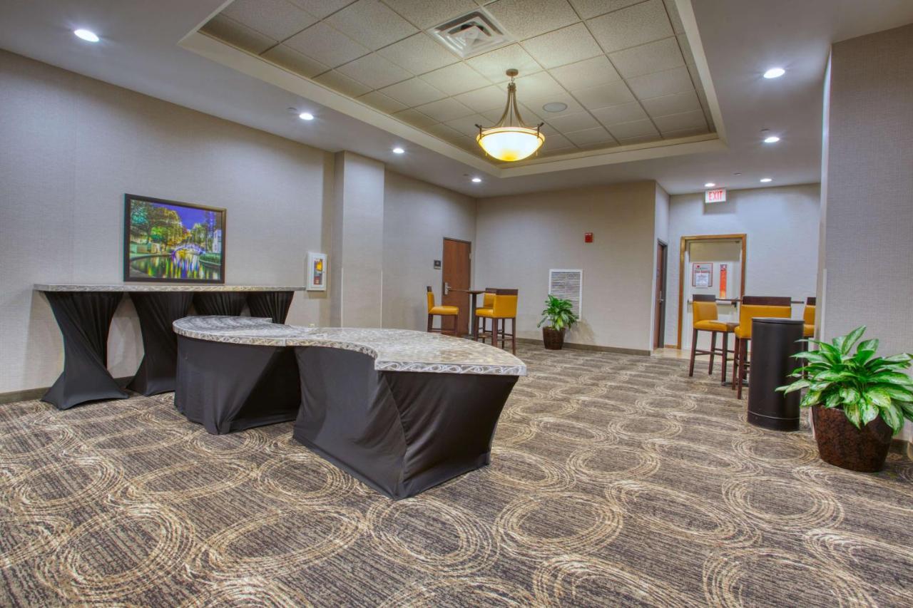 | Drury Inn & Suites San Antonio Near La Cantera