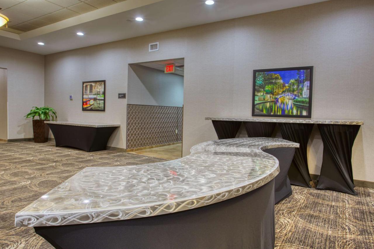 | Drury Inn & Suites San Antonio Near La Cantera