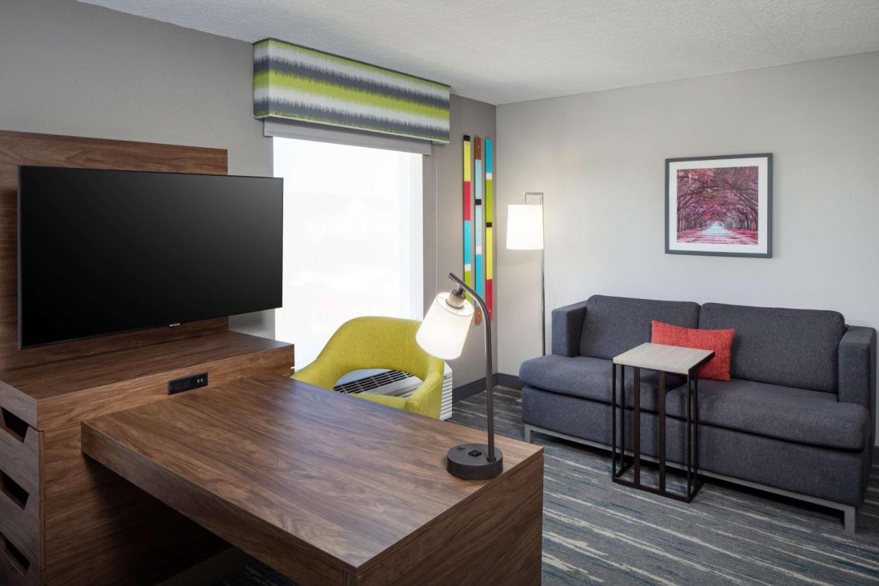 Non-Smoking King Studio Suite at Hampton Inn & Suites Savannah - I-95 South - Gateway