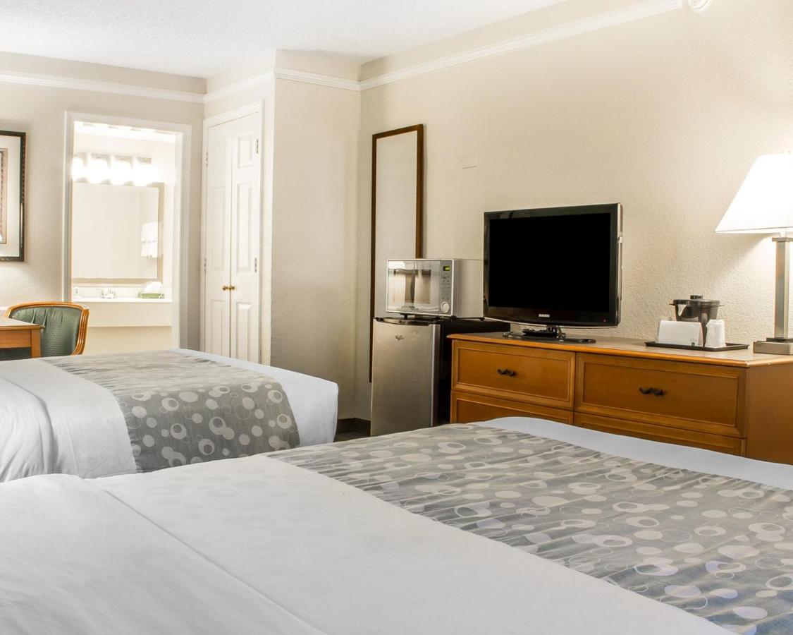Double Room with Two Double Beds - Smoking at Quality Inn Tulsa Central