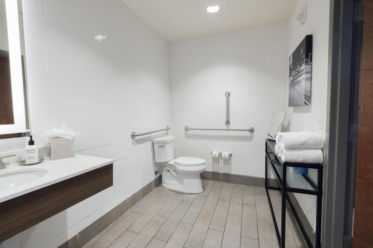 King Room - Accessible/Non-Smoking at voco Hotel Napoleon Memphis by IHG