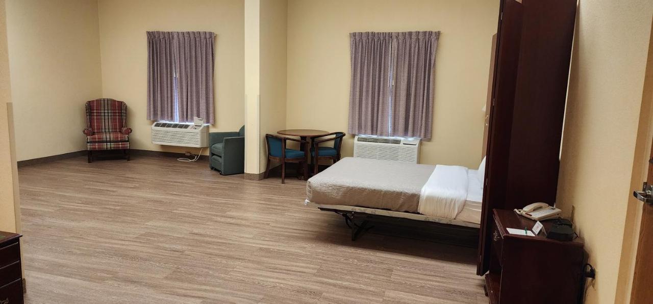 | Quality Inn & Suites Bellville - Mansfield