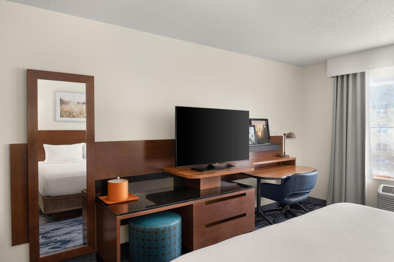| Fairfield Inn & Suites by Marriott Chicago Naperville/Aurora