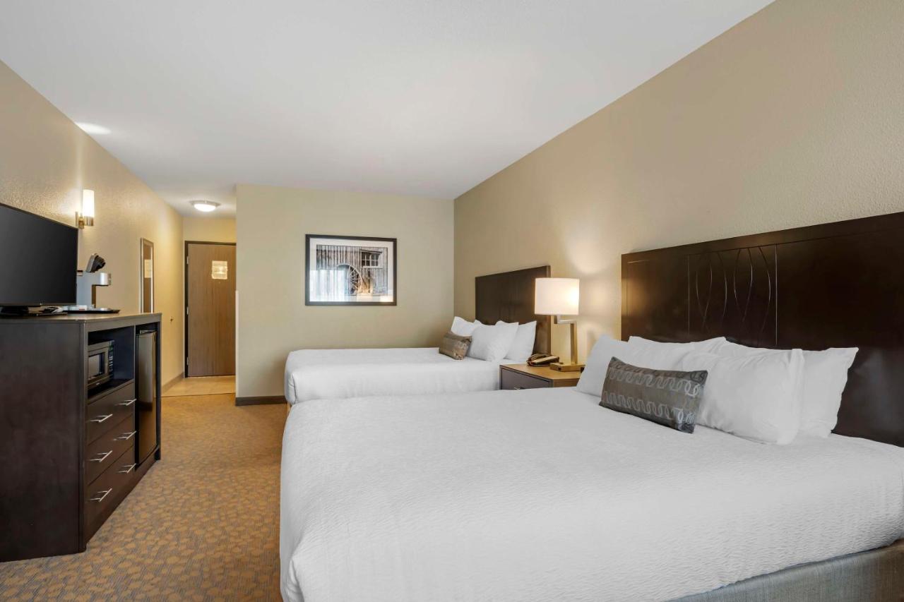 Queen Room with Two Queen Beds at Best Western Plus The Inn at Hells Canyon