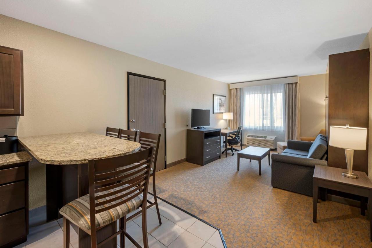 Queen Suite with Two Queen Beds and Separate Bedroom at Best Western Plus The Inn at Hells Canyon