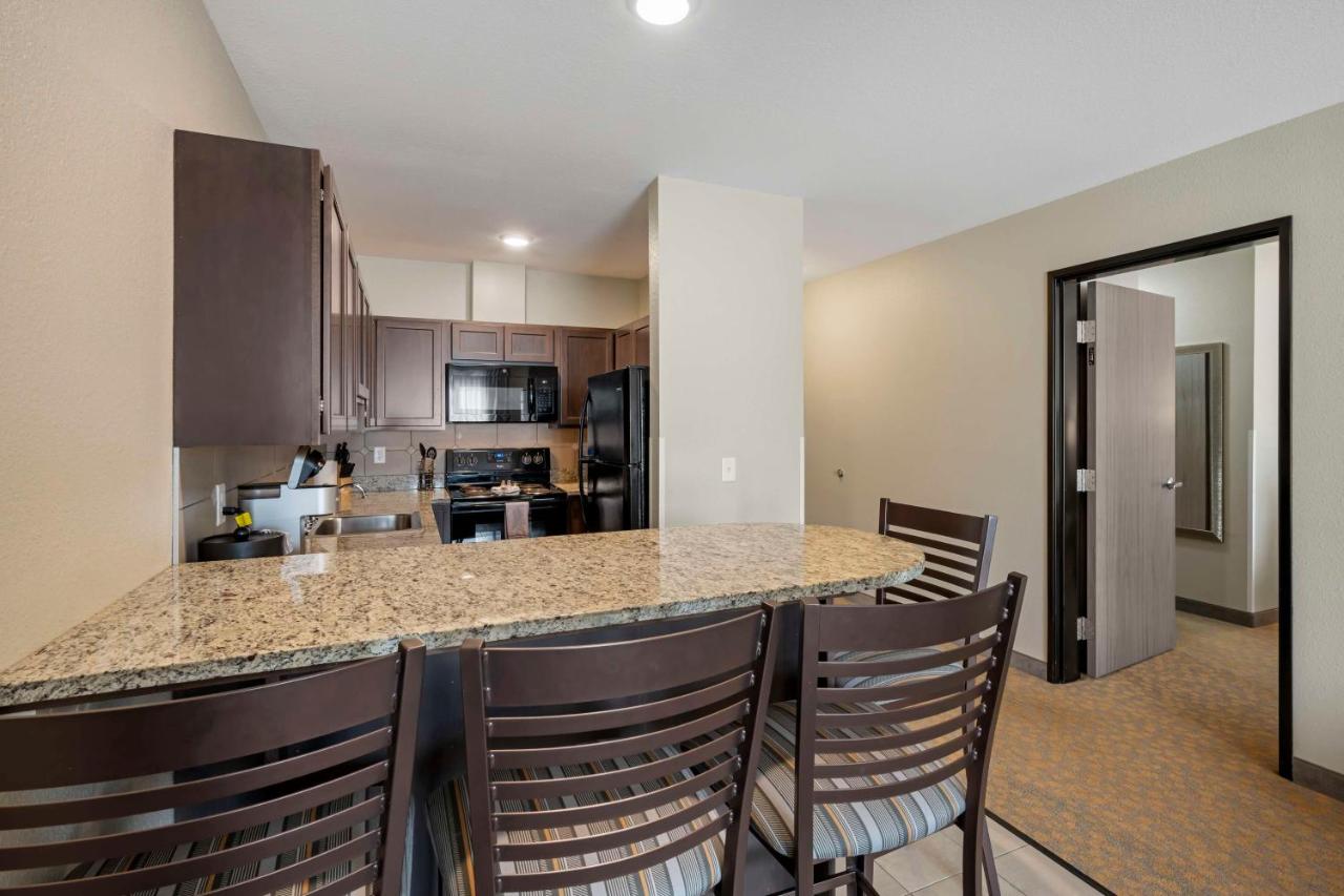 King Room with Mobility Accessible Roll-In Shower at Best Western Plus The Inn at Hells Canyon