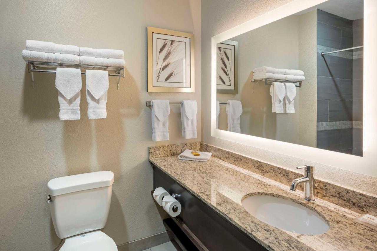 King Room with Mobility Accessible Roll-In Shower at Best Western Plus The Inn at Hells Canyon