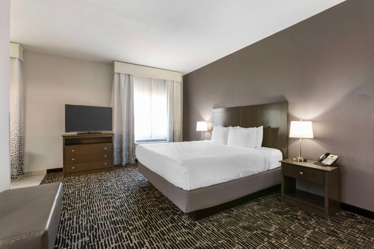 King Rom with Kitchenette at Best Western Plus Sun Canyon