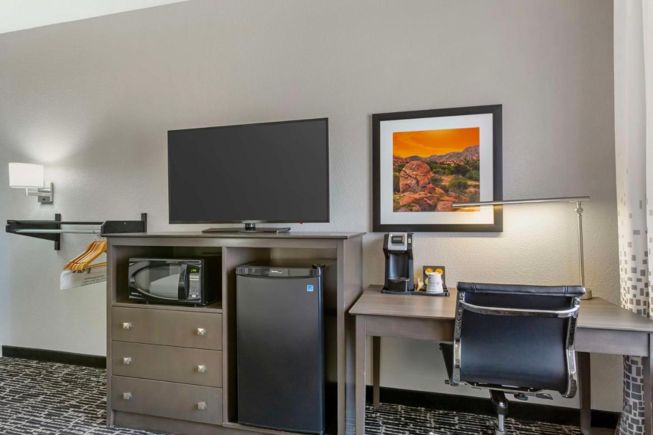 King Room with Bath Tub - Disability Access at Best Western Plus Sun Canyon