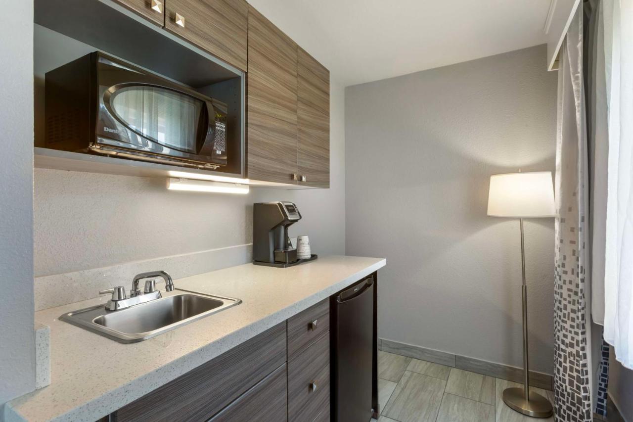 Corner Queen Room with Two Queen Beds at Best Western Plus Sun Canyon