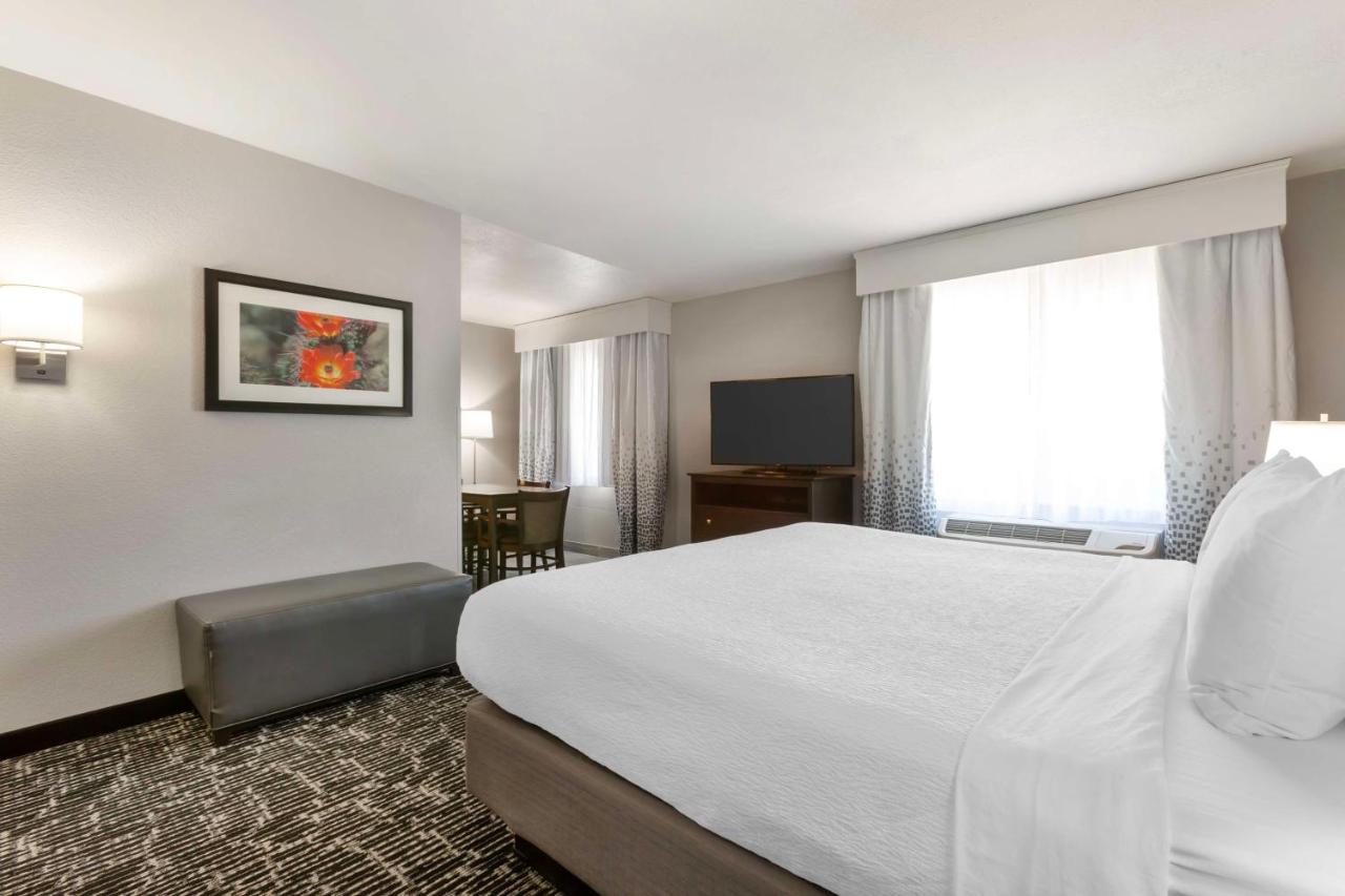 Corner King Room at Best Western Plus Sun Canyon