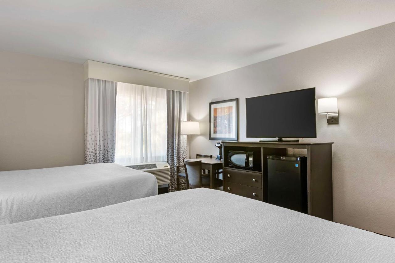 Queen Room with Two Queen Beds at Best Western Plus Sun Canyon