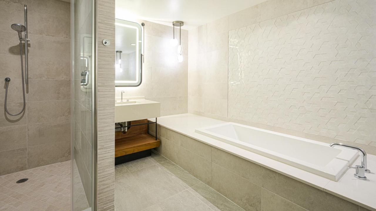 The New Renovated Waterfront Tower Modern Suite King Non-Smoking at Harrah's Resort Atlantic City Hotel & Casino – A Caesars Rewards Destination