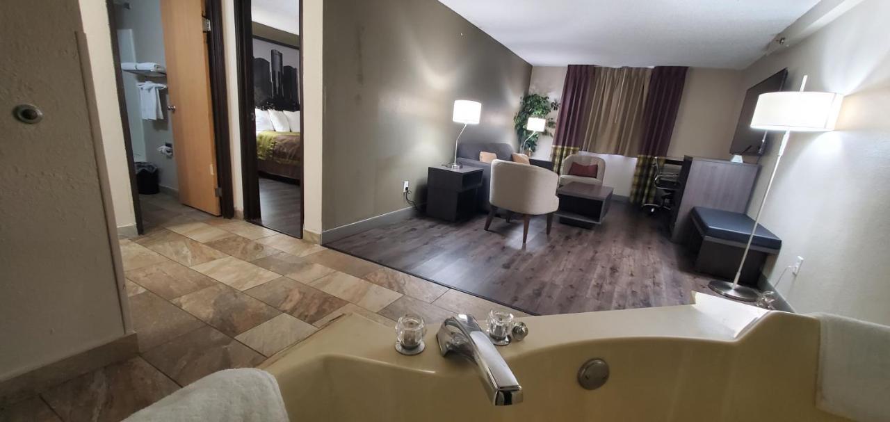 One-Bedroom King Suite - Non-Smoking at Super 8 by Wyndham Sterling Heights/Detroit Area