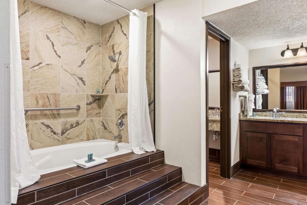 King Suite at Best Western Tower West Lodge