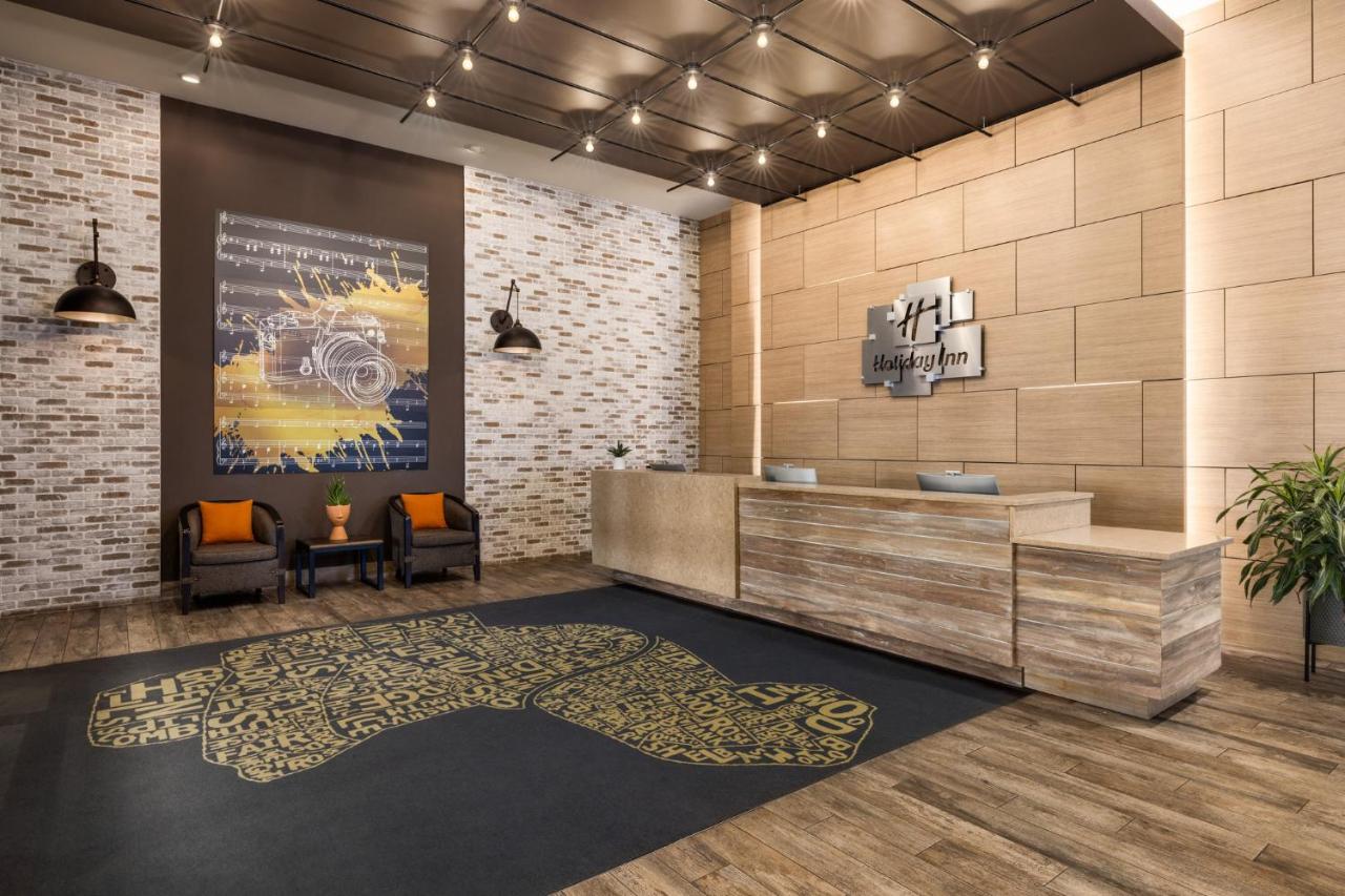 | Holiday Inn and Suites Nashville Broadway