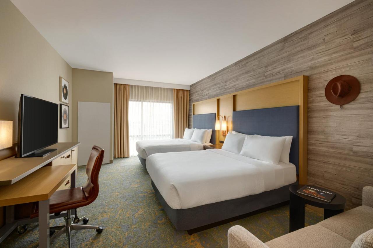 | Holiday Inn and Suites Nashville Broadway