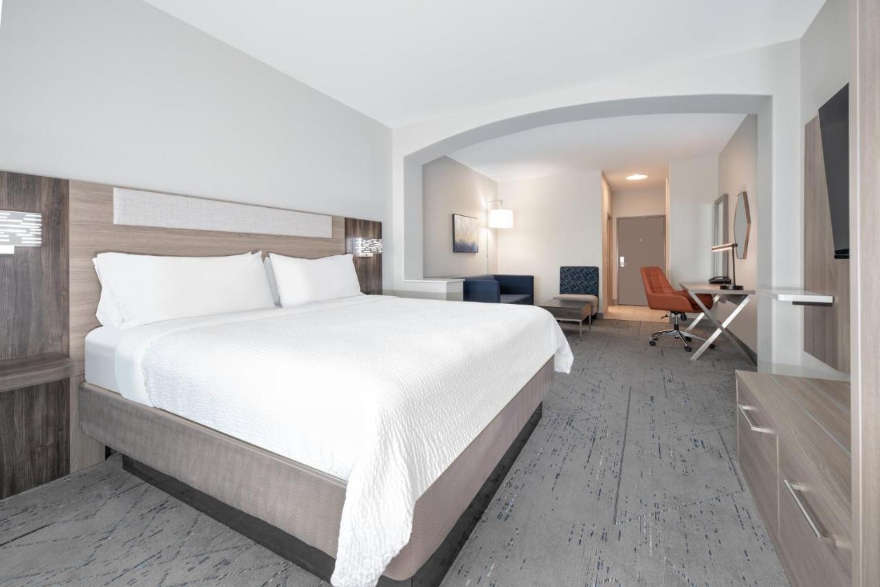 King Suite at Holiday Inn Express Hotel & Suites DALLAS WEST by IHG