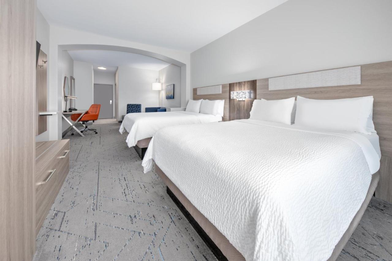 Queen Suite at Holiday Inn Express Hotel & Suites DALLAS WEST by IHG
