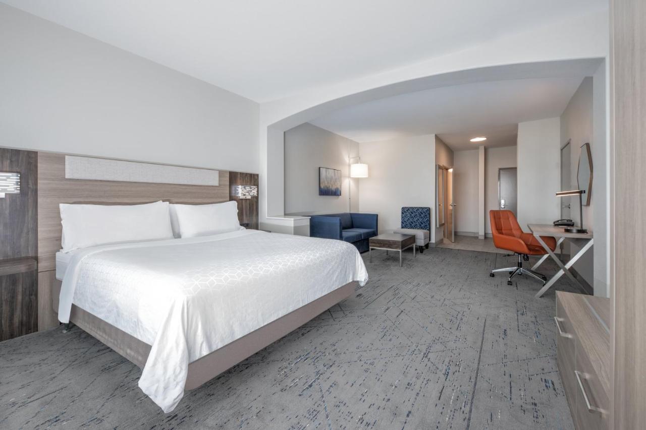 | Holiday Inn Express Hotel & Suites DALLAS WEST, an IHG Hotel