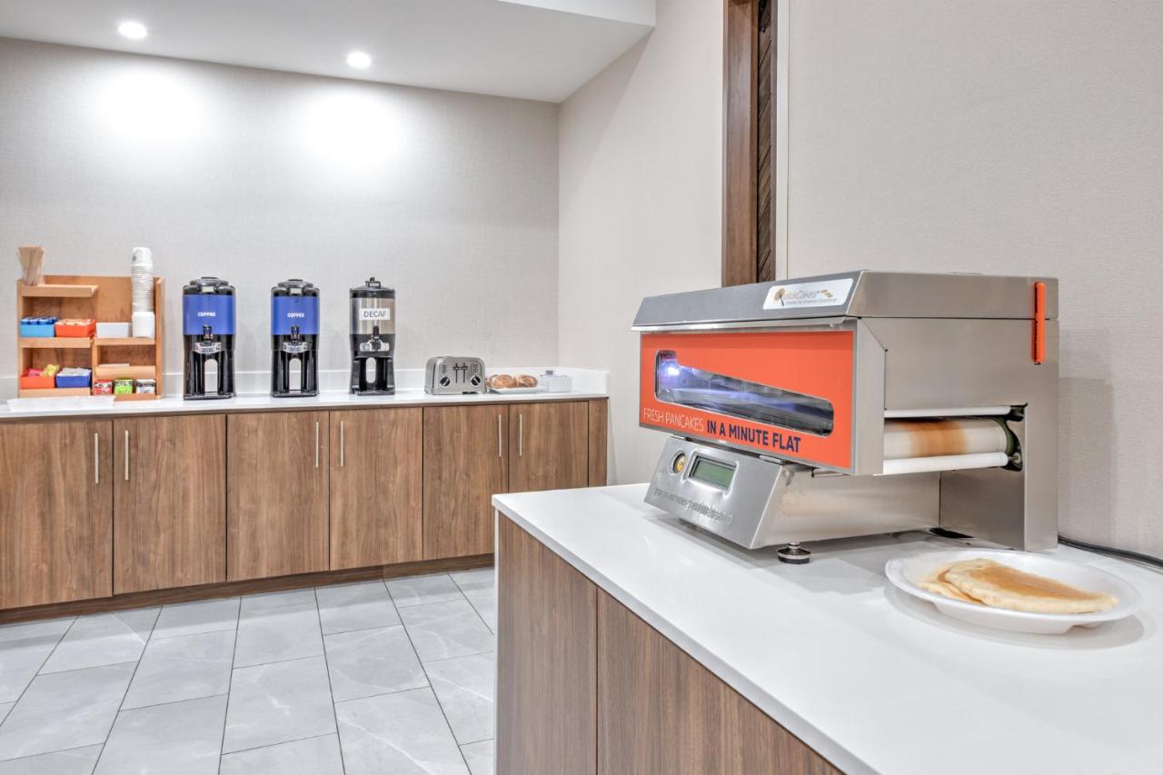 | Holiday Inn Express Hotel & Suites DALLAS WEST, an IHG Hotel
