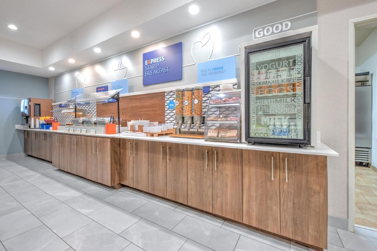 | Holiday Inn Express Hotel & Suites DALLAS WEST, an IHG Hotel