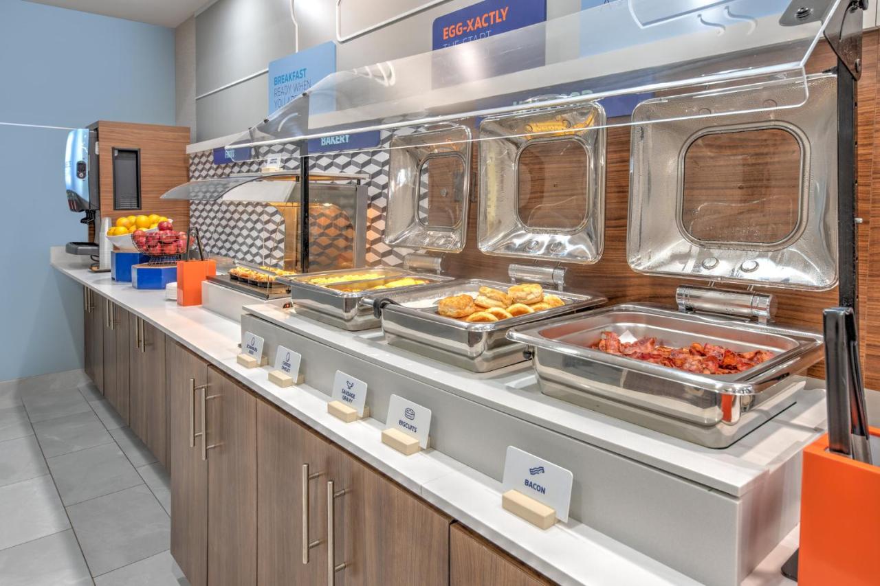 | Holiday Inn Express Hotel & Suites DALLAS WEST, an IHG Hotel