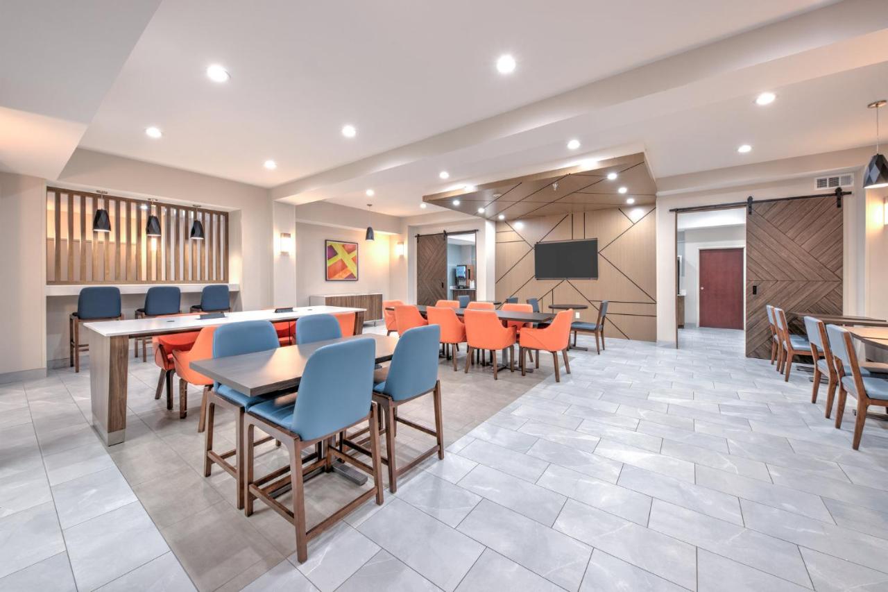 | Holiday Inn Express Hotel & Suites DALLAS WEST, an IHG Hotel