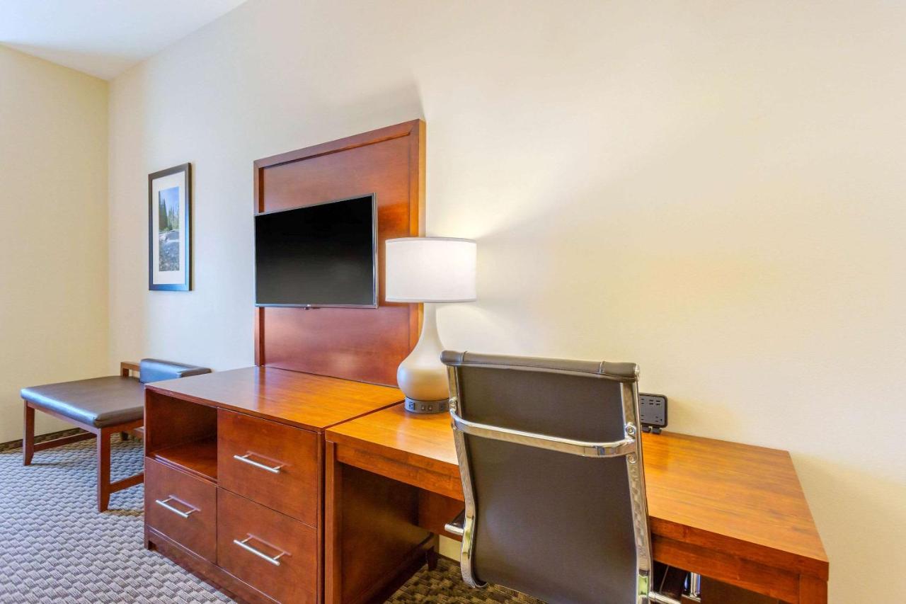 King Suite - Accessible/Non-Smoking at Comfort Suites Burlington near I-5