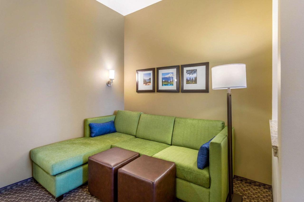 King Suite - Accessible/Non-Smoking at Comfort Suites Burlington near I-5