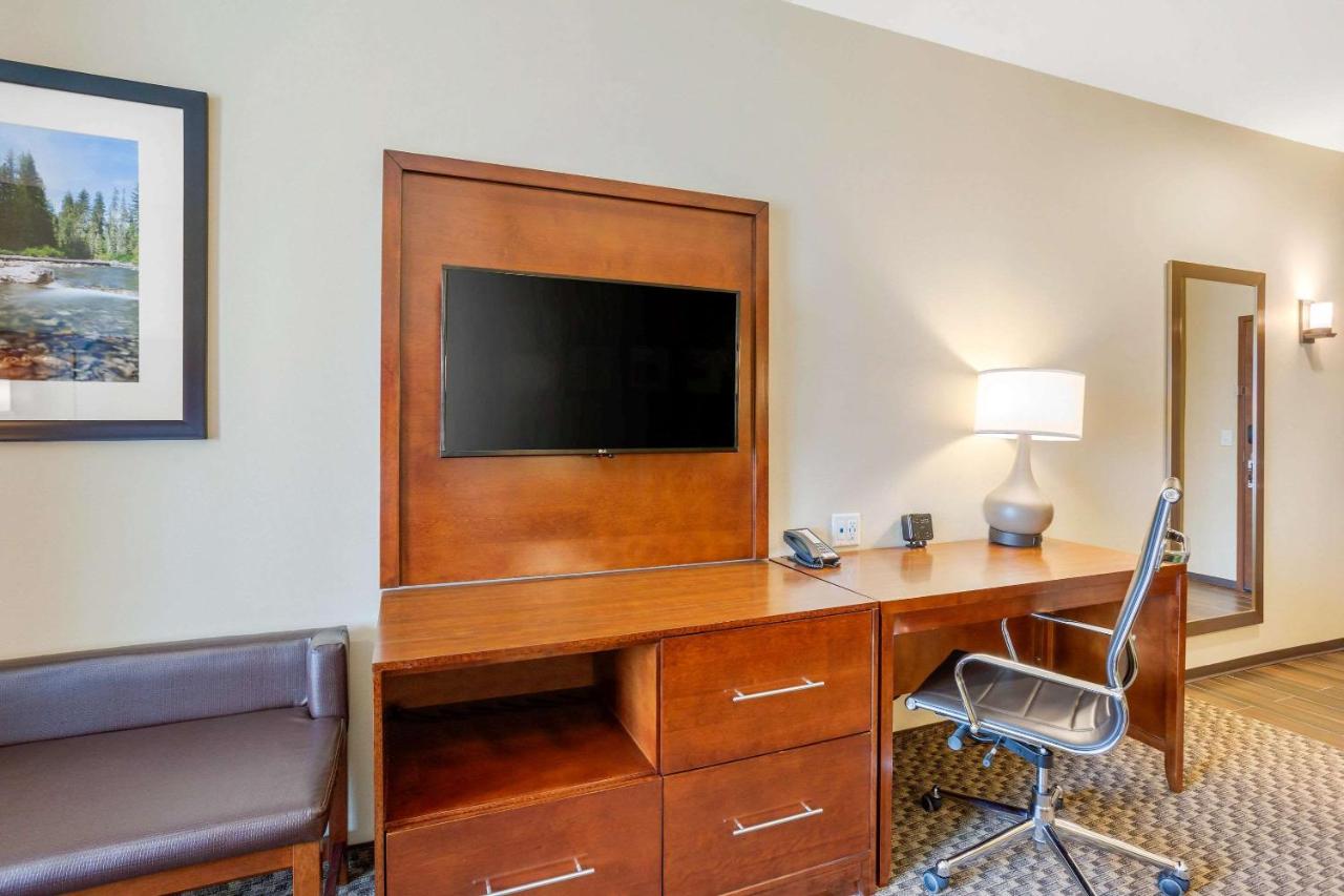 King Suite with Sofa Bed - Non-Smoking at Comfort Suites Burlington near I-5