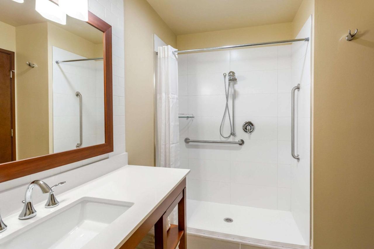 King Suite - Accessible/Non-Smoking at Comfort Suites Burlington near I-5