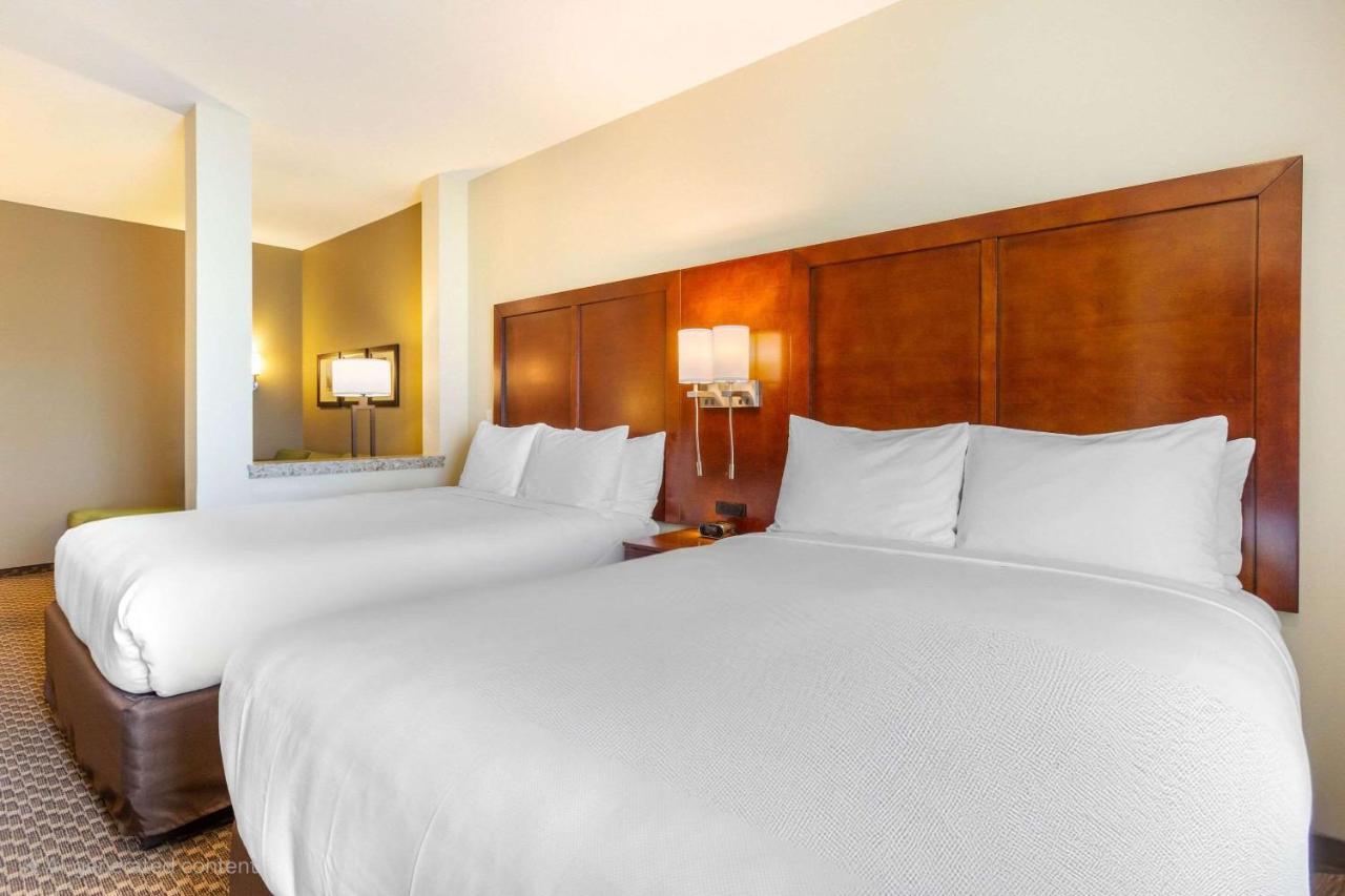 Queen Suite with Two Queen Beds - Accessible/Non-Smoking at Comfort Suites Burlington near I-5