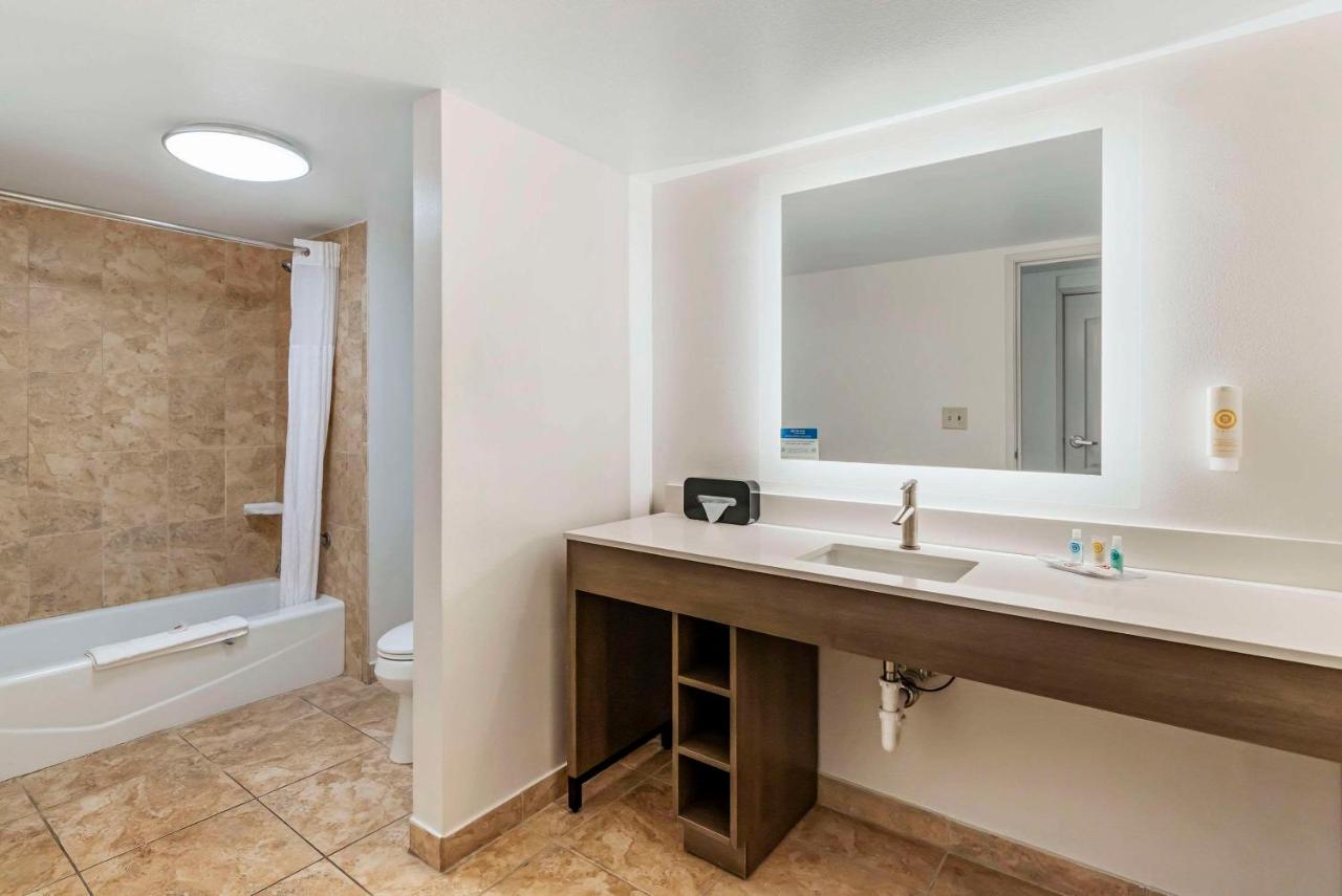 King Suite - Accessible/Non-Smoking at Comfort Suites Valdosta Mall Area