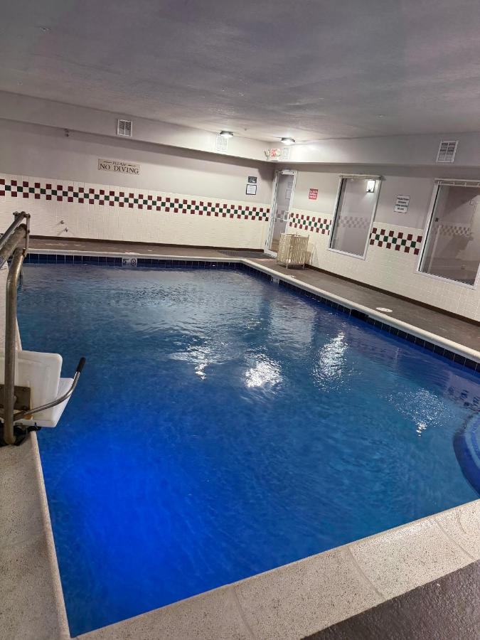 Country Inn & Suites by Radisson, Elgin, IL