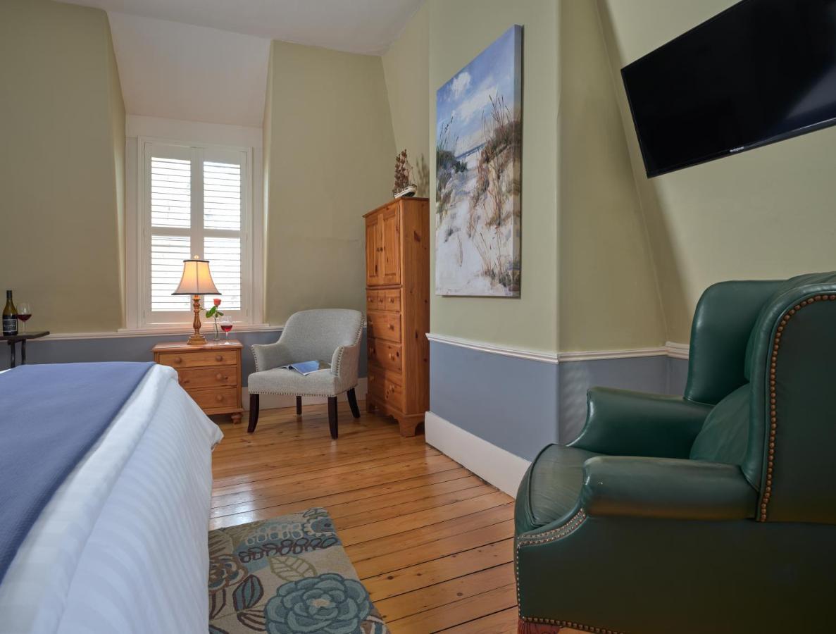 | Old Manse Inn