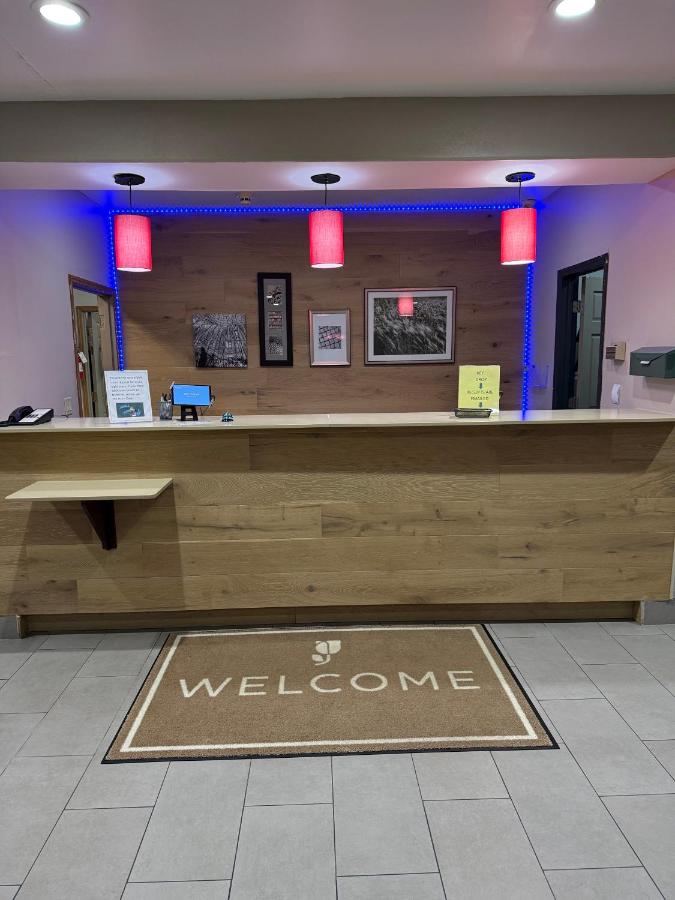 Country Inn & Suites by Radisson, Elgin, IL