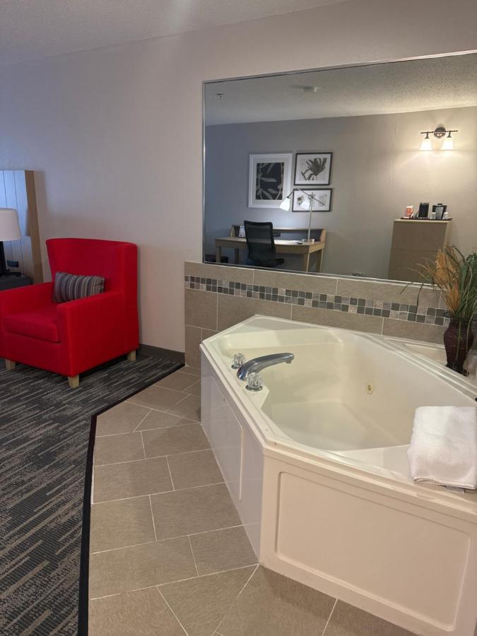 King Suite with Whirlpool - Non-Smoking at Country Inn & Suites by Radisson, Elgin, IL