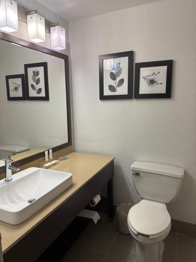 Country Inn & Suites by Radisson, Elgin, IL