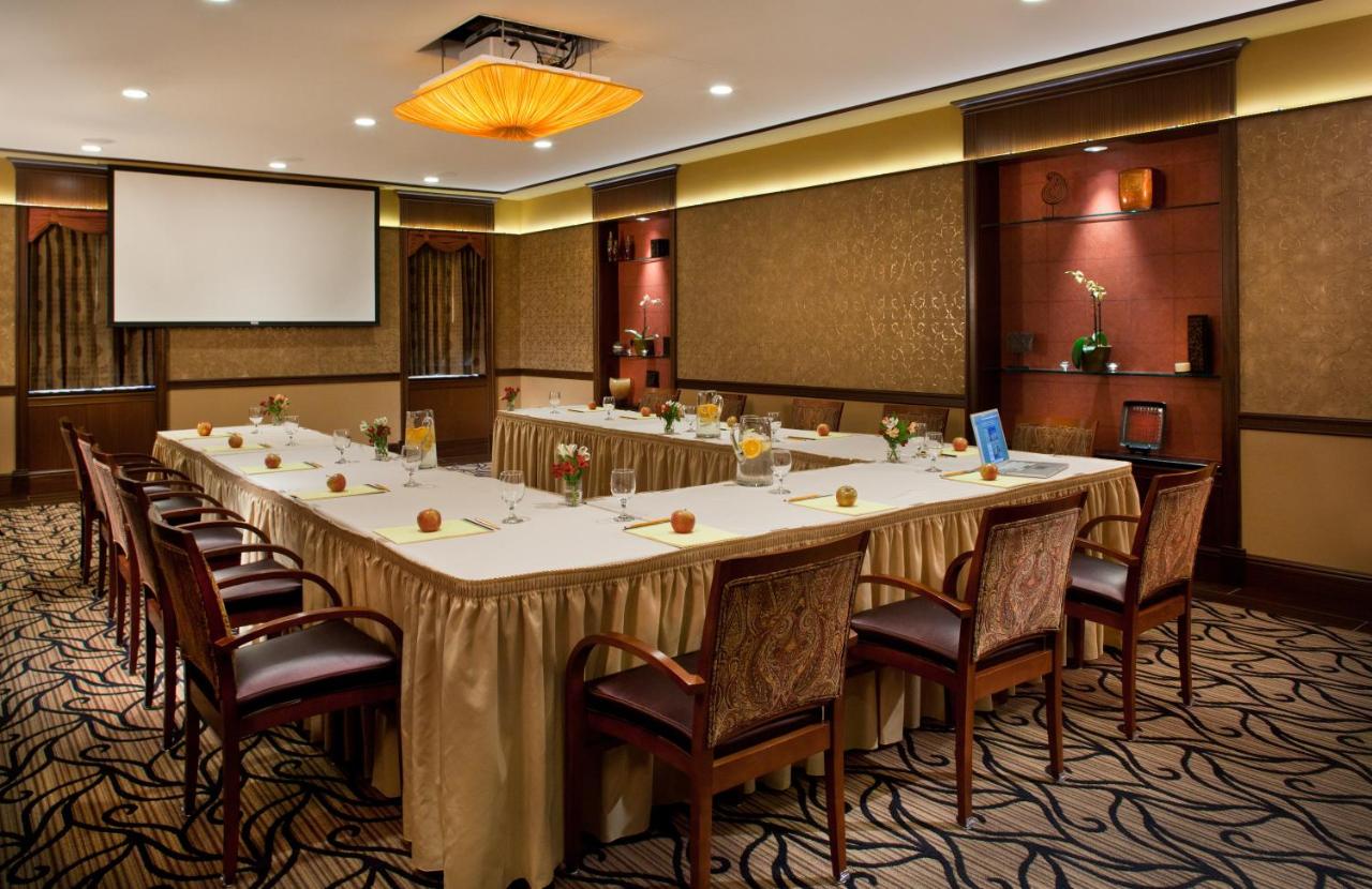 | Chestnut Hill Hotel