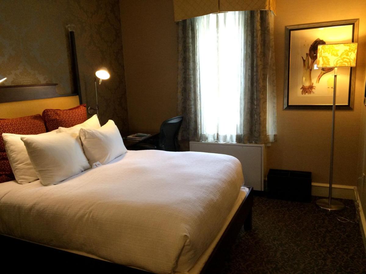 | Chestnut Hill Hotel