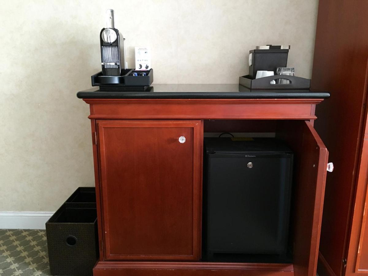 | Chestnut Hill Hotel