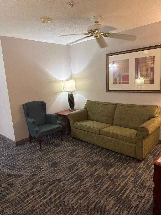 Country Inn & Suites by Radisson, Elgin, IL