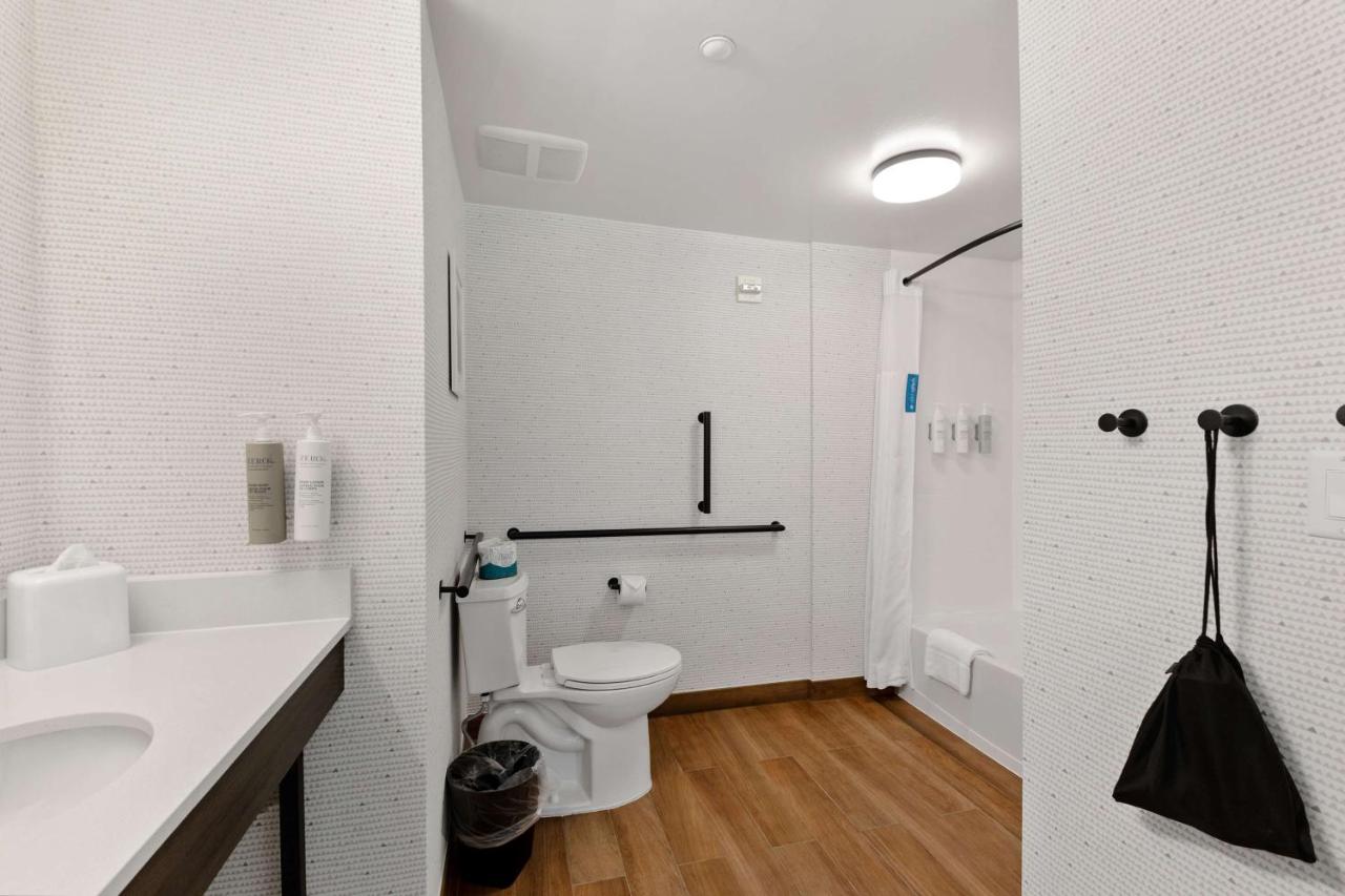| Hampton Inn & Suites Lake George