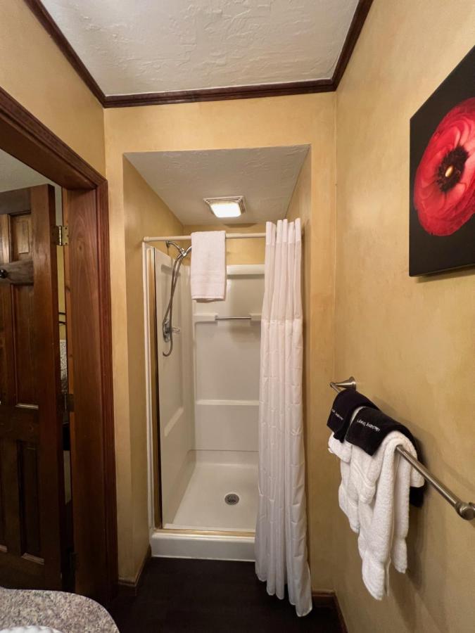 | The Mount Vernon Inn