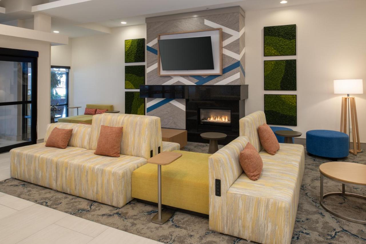 | Holiday Inn Express Hotel & Suites Tacoma Downtown, an IHG Hotel