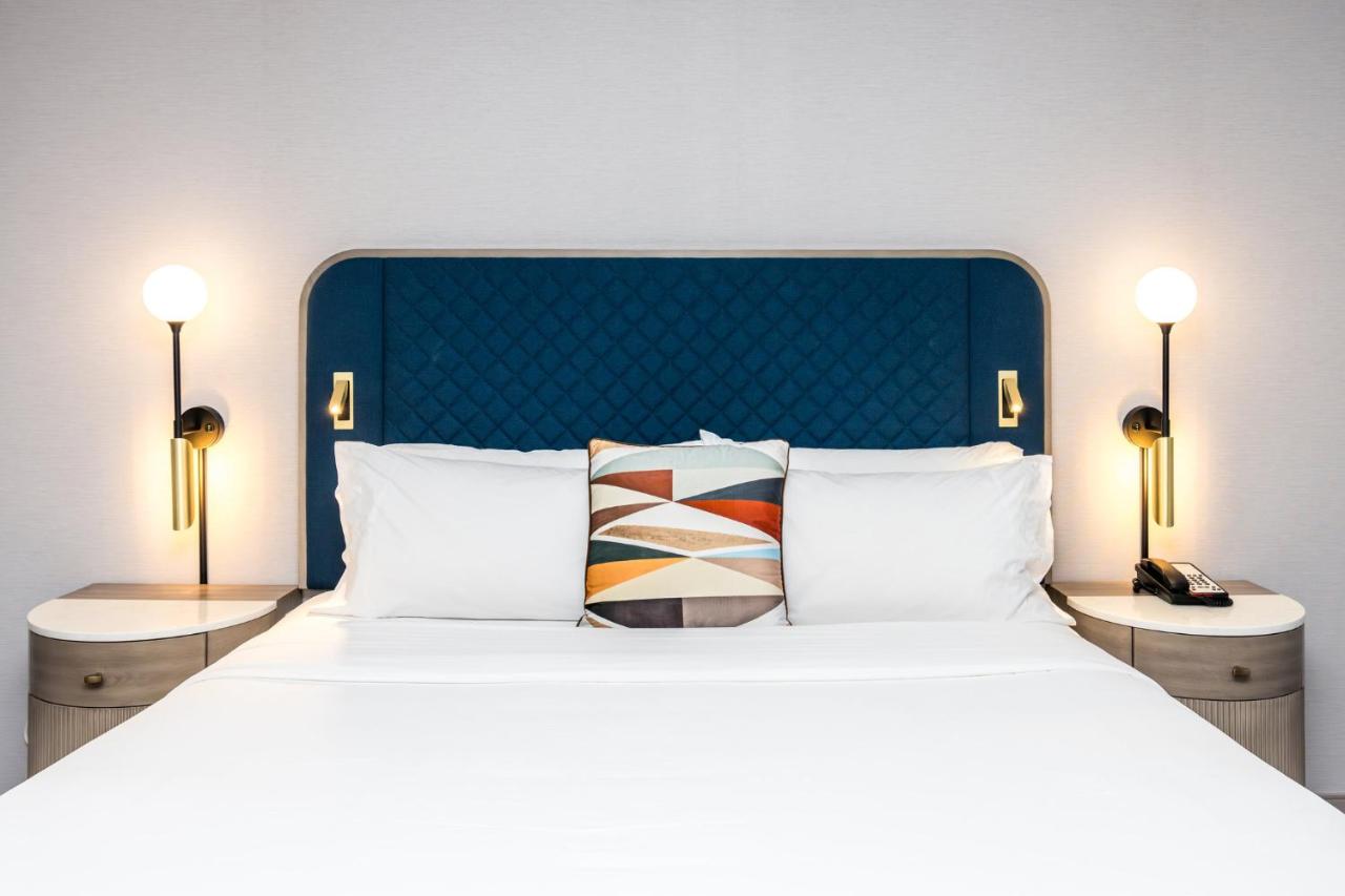 | Holiday Inn Hotel & Suites Cincinnati Downtown, an IHG Hotel
